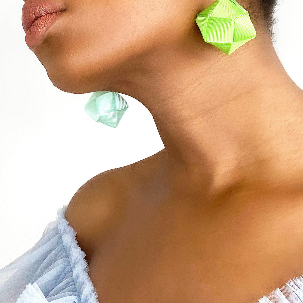 
            
                Load image into Gallery viewer, The Briella - Apple &amp;amp; Mint Bubble Gum Pop
            
        
